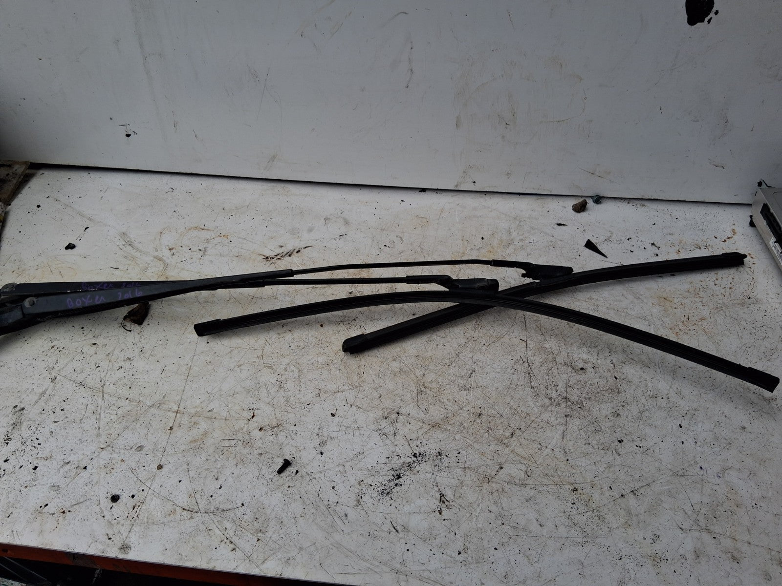 2016 PEUGEOT BOXER MK3 FRONT WINDSCREEN BOTH WIPER ARMS