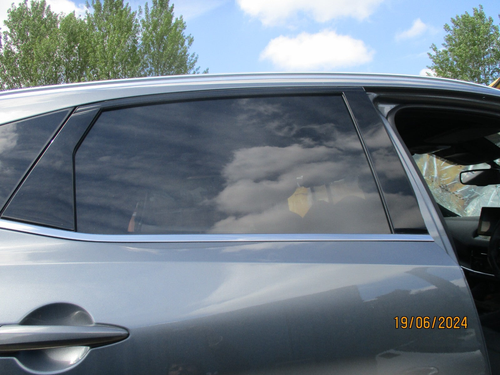 NISSAN QASHQAI J12 2023 OSR DRIVER SIDE REAR DOOR TINTED WINDOW GLASS