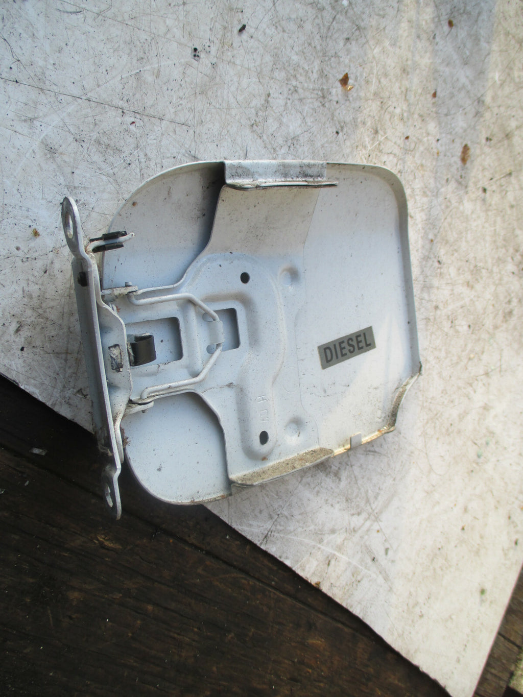 DACIA SANDERO 2015 MK2 FUEL FILLER FLAP COVER WHITE