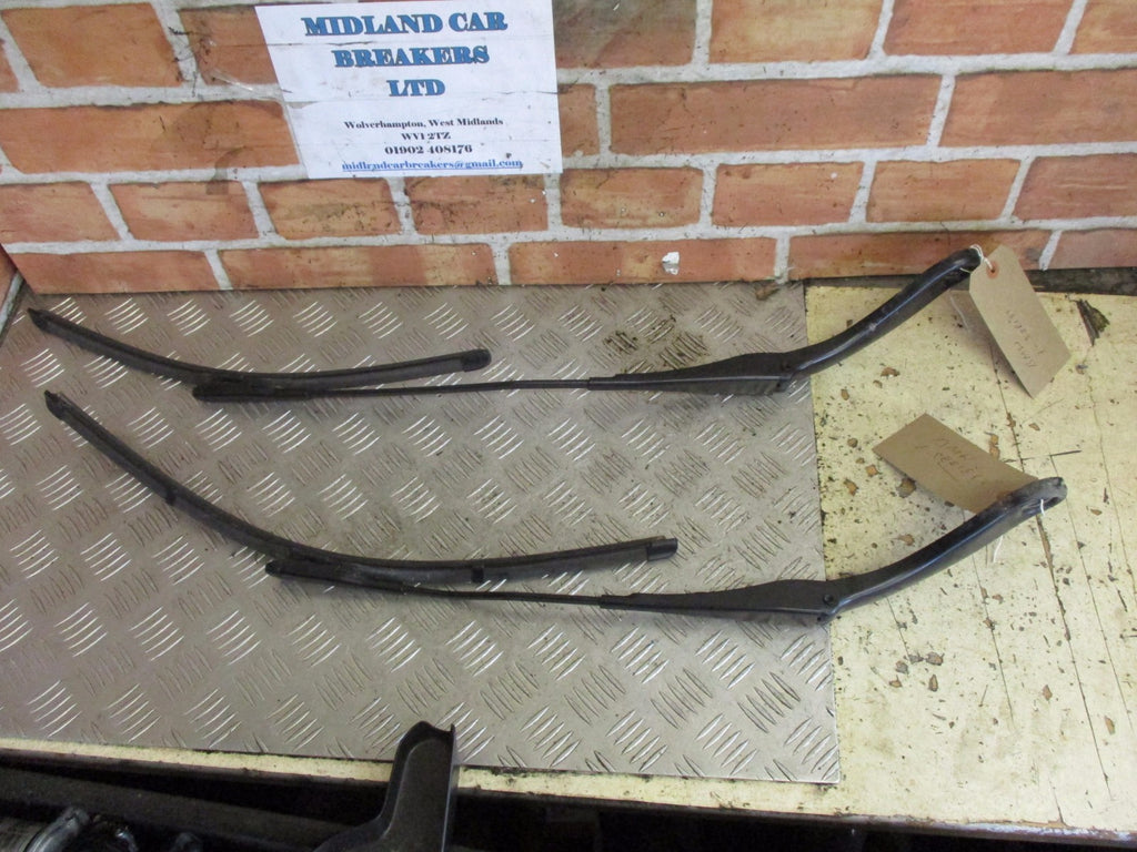 BMW 1 SERIES 116D 2016 F20 FRONT WIPER ARM SET 7239521/7239522
