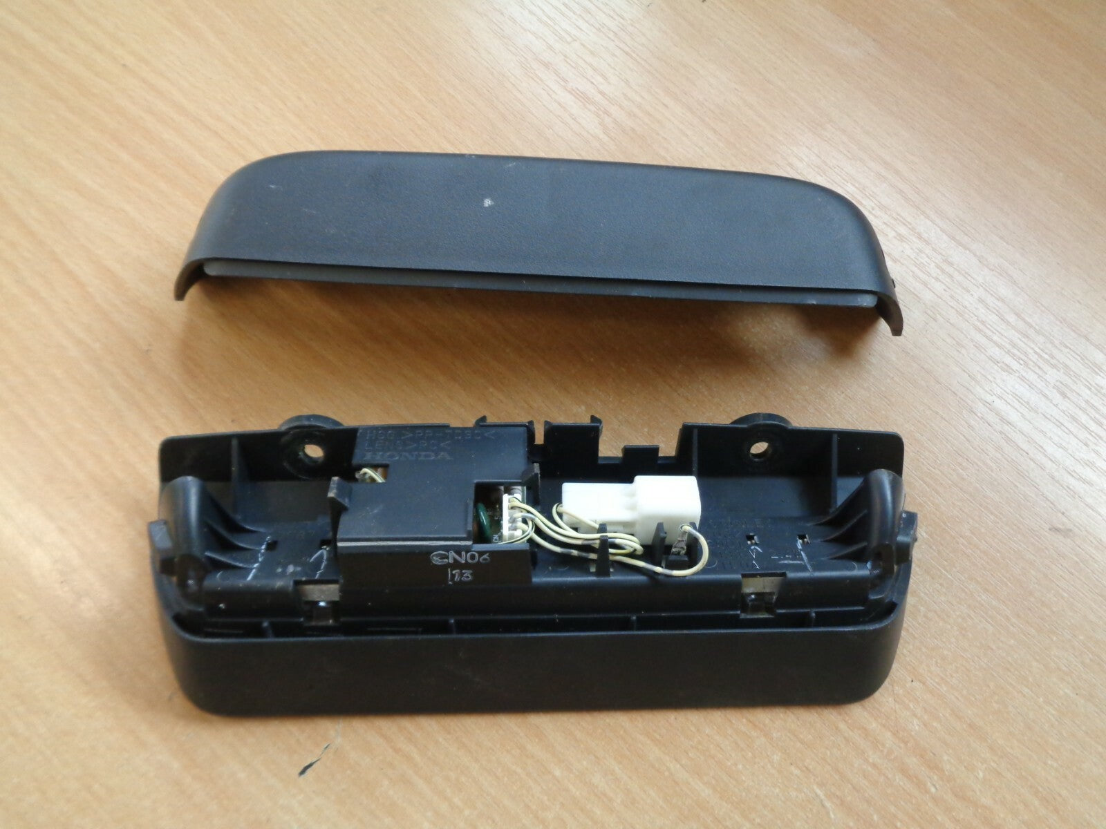 HONDA JAZZ MK3 2013 REAR BOOT TAILGATE 3RD HIGH LEVEL BRAKE LIGHT P7032 P8001