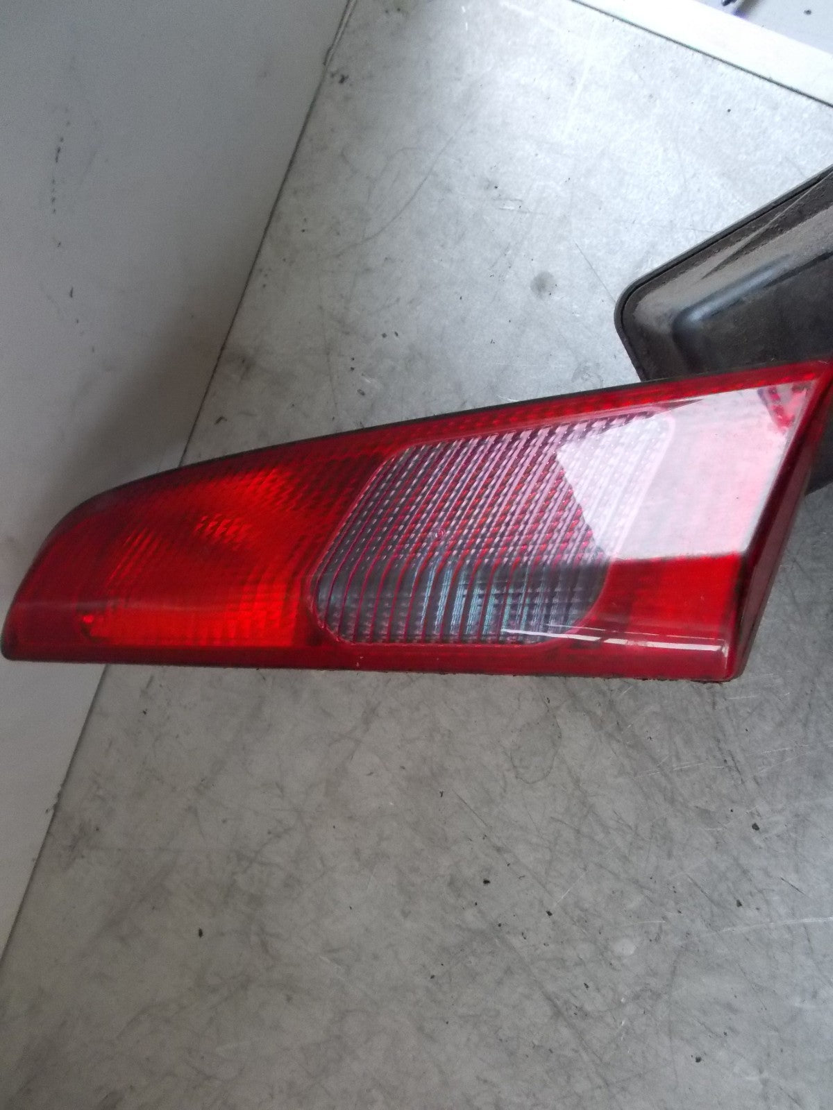 2004 ALFA ROMEO 156 JTD OSR DRIVERS SIDE REAR INNER LIGHT REAR LIGHT 60685982