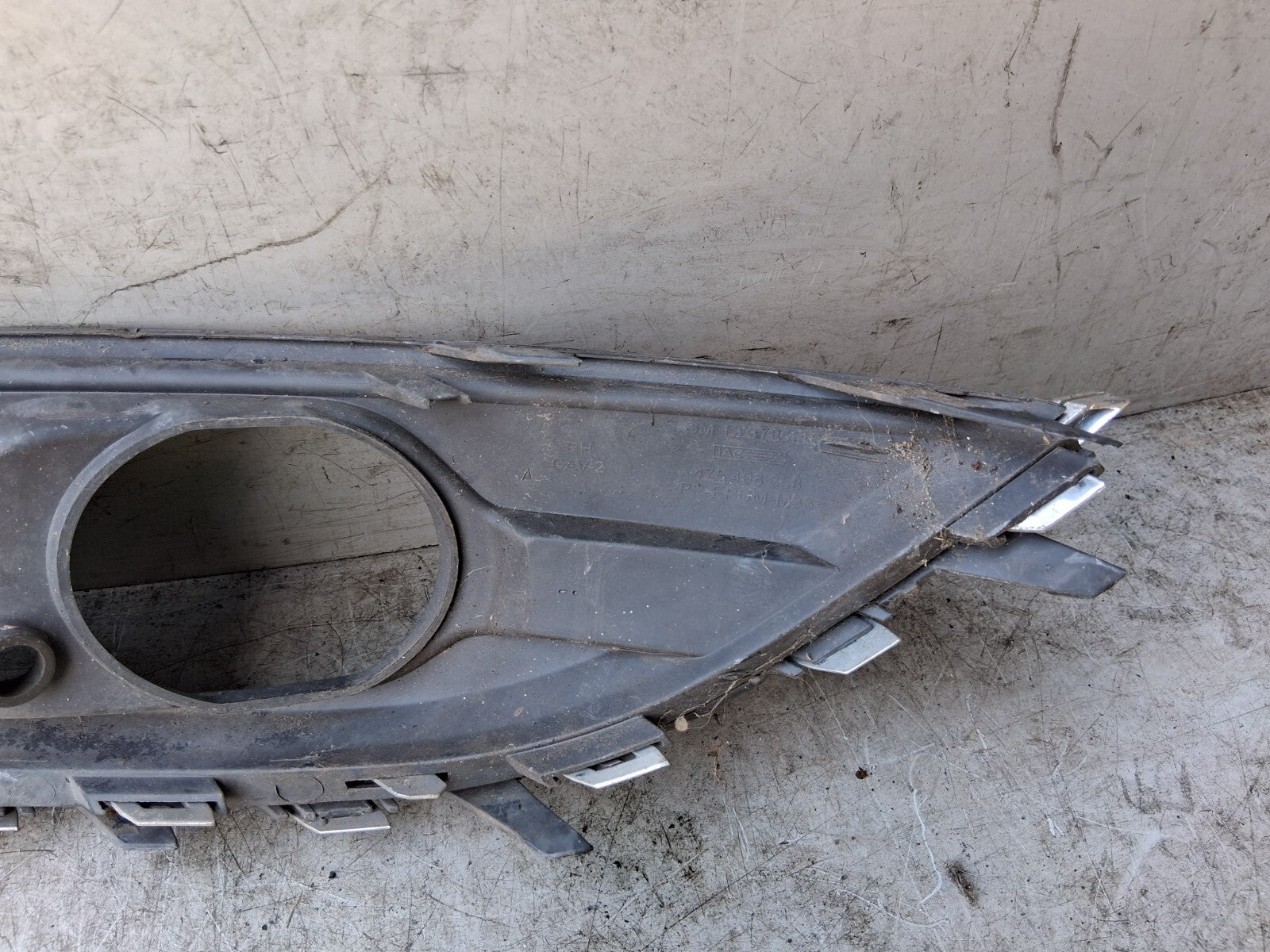 VAUXHALL CORSA D 2011 OSF DRIVER SIDE FRONT RIGHT FOG LIGHT TRIM 475498858