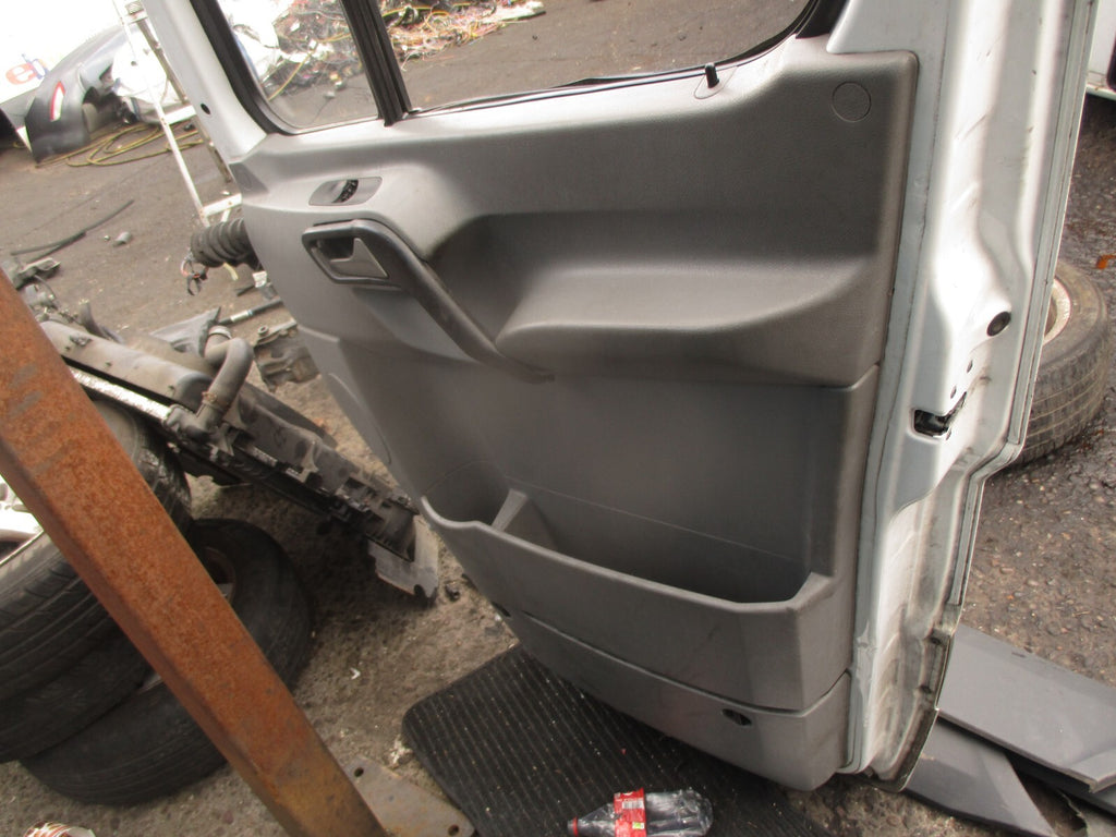 2014 MERCEDES SPRINTER W906 OSF DRIVER SIDE FRONT RIGHT COMPLETE DOOR WHITE