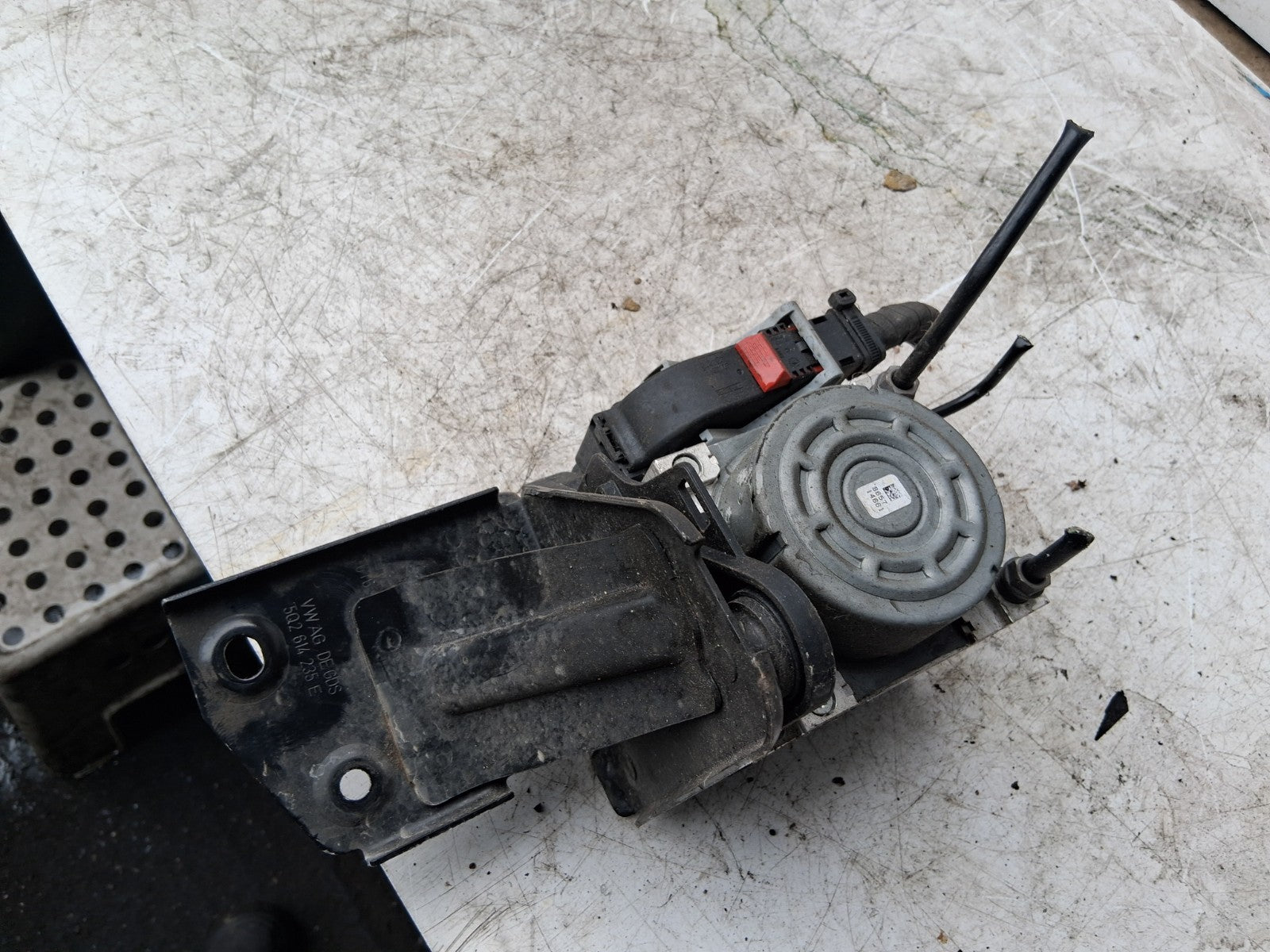 VW VOLKSWAGEN GOLF MK7 2016 1.6 DIESEL ABS PUMP AND MODULATOR 5Q0614517BJ