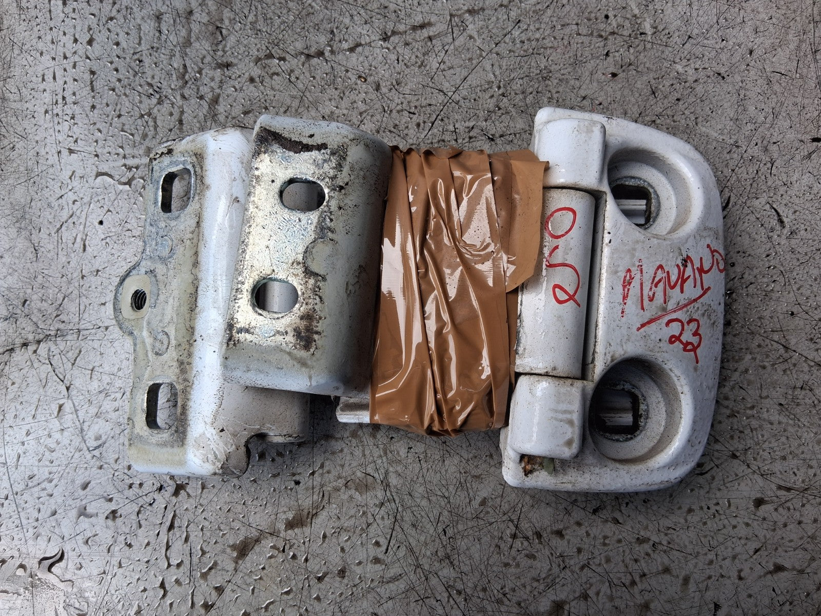 2023 VAUXHALL MOVANO C MK3 OSR DRIVER SIDE REAR DOOR PAIR OF HINGES A048903