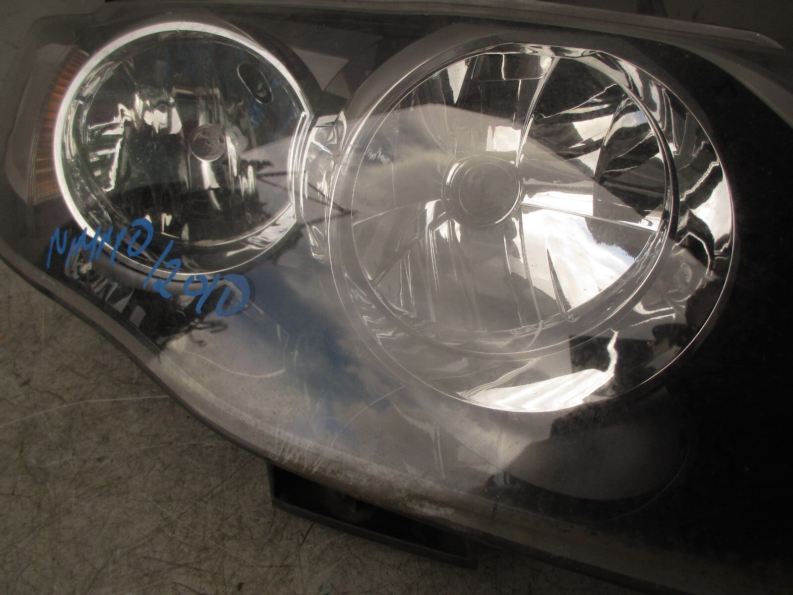 2010 FORD DORCHESTER COLEMAN MILNE OSR DRIVER SIDE FRONT HEADLIGHT 8R2913005