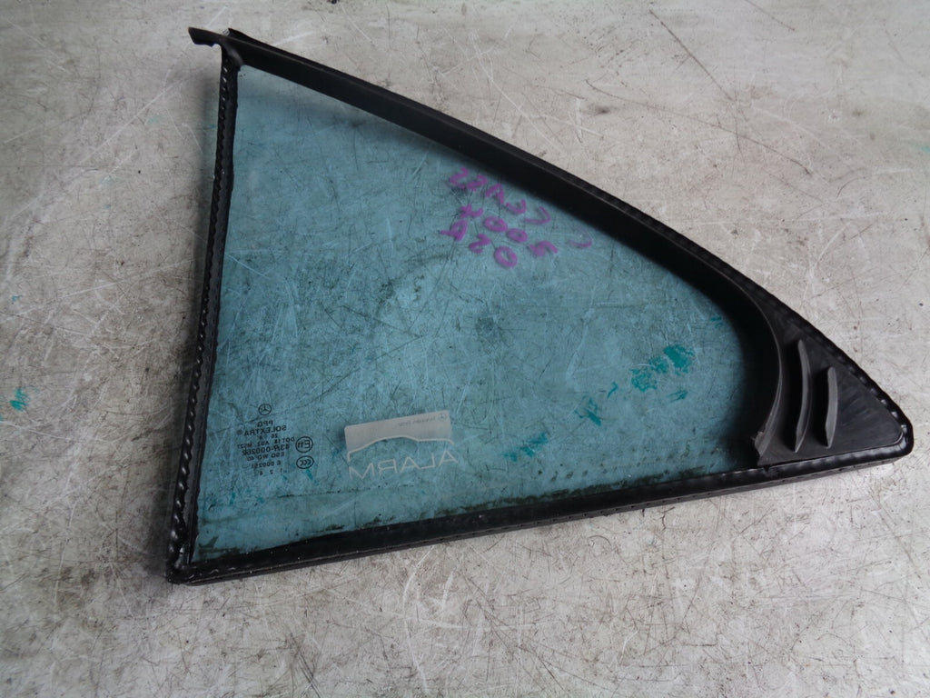 MERCEDES BENZ C-CLASS OS DRIVER SIDE REAR QUARTER GLASS E11-43R000262