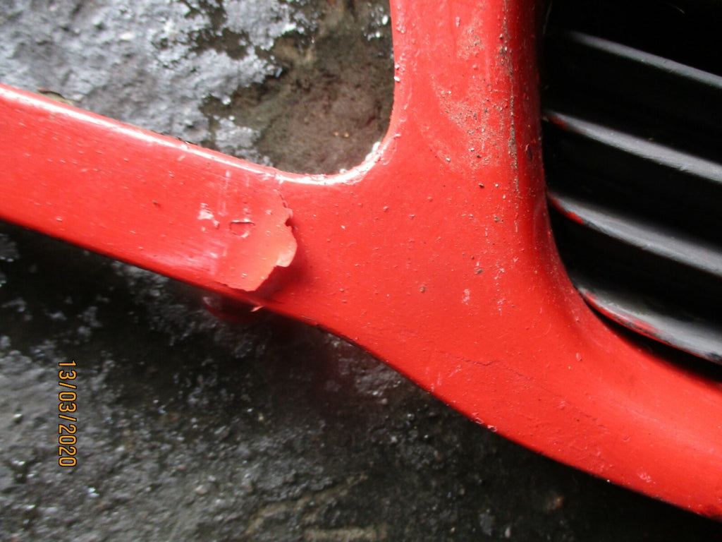 VAUXHALL ASTRA F 1997 FRONT GRILL GRILLE BADGE EMBLEM RED 90452421