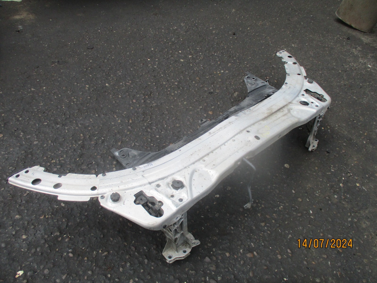 MERCEDES C CLASS W205 2017 FRONT SLAM PANEL RADIATOR SUPPORT BAR A2056203301