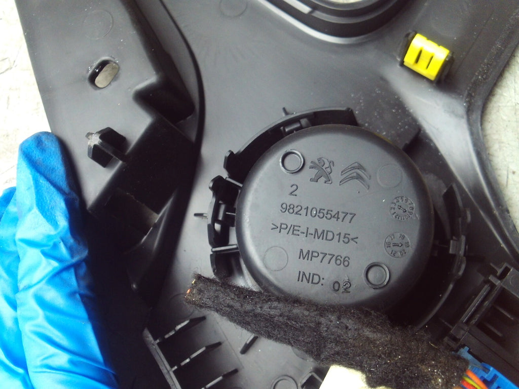 2019 PEUGEOT PARTNER GEAR SURROUND TRIM 9818376577