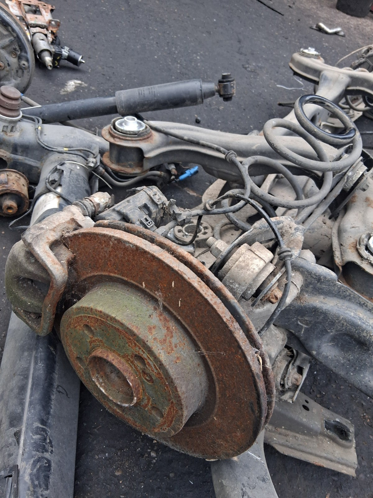 MERCEDES BENZ CLA 2016 C117 REAR COMPLETE AXLE DISCS TYPE ASSEMBLY
