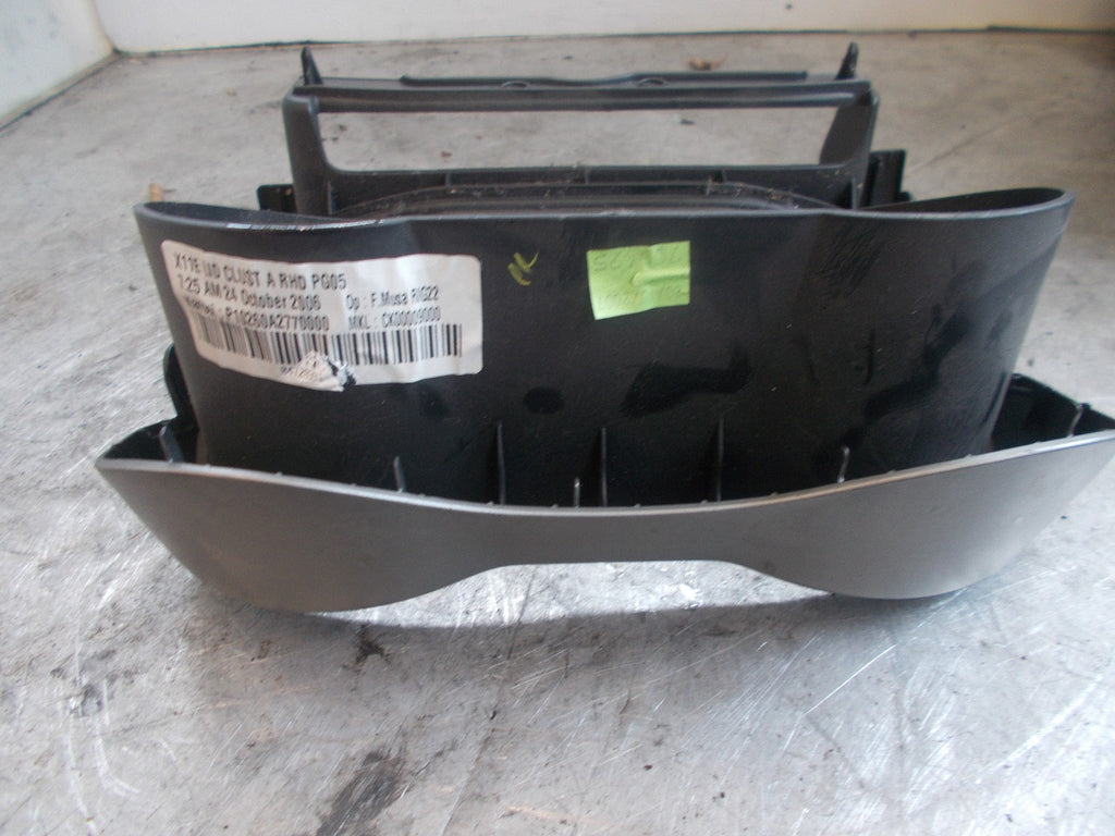 NISSAN NOTE E11 2008 1.4 SPEEDOMETER SURROUND TRIM 682409U000