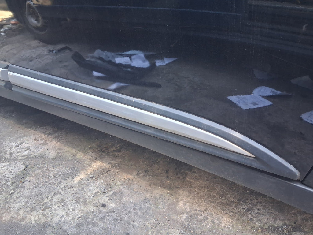 2018 MITSUBISHI OUTLANDER MK3 OSF DRIVER FRONT LOWER DOOR MOULDING TRIM