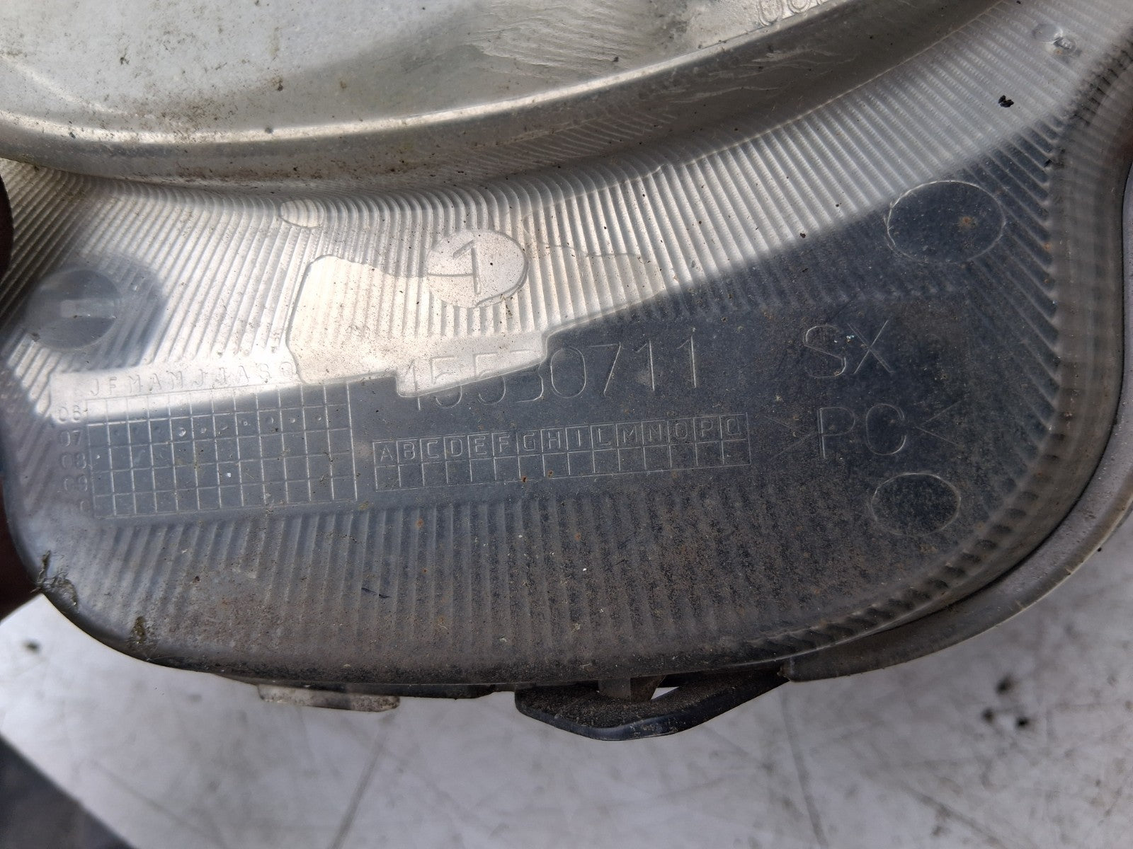 2015 FIAT 500 LOUNGE NSF PASSENGER SIDE FRONT LEFT DRL HEADLIGHT TAB BROKEN