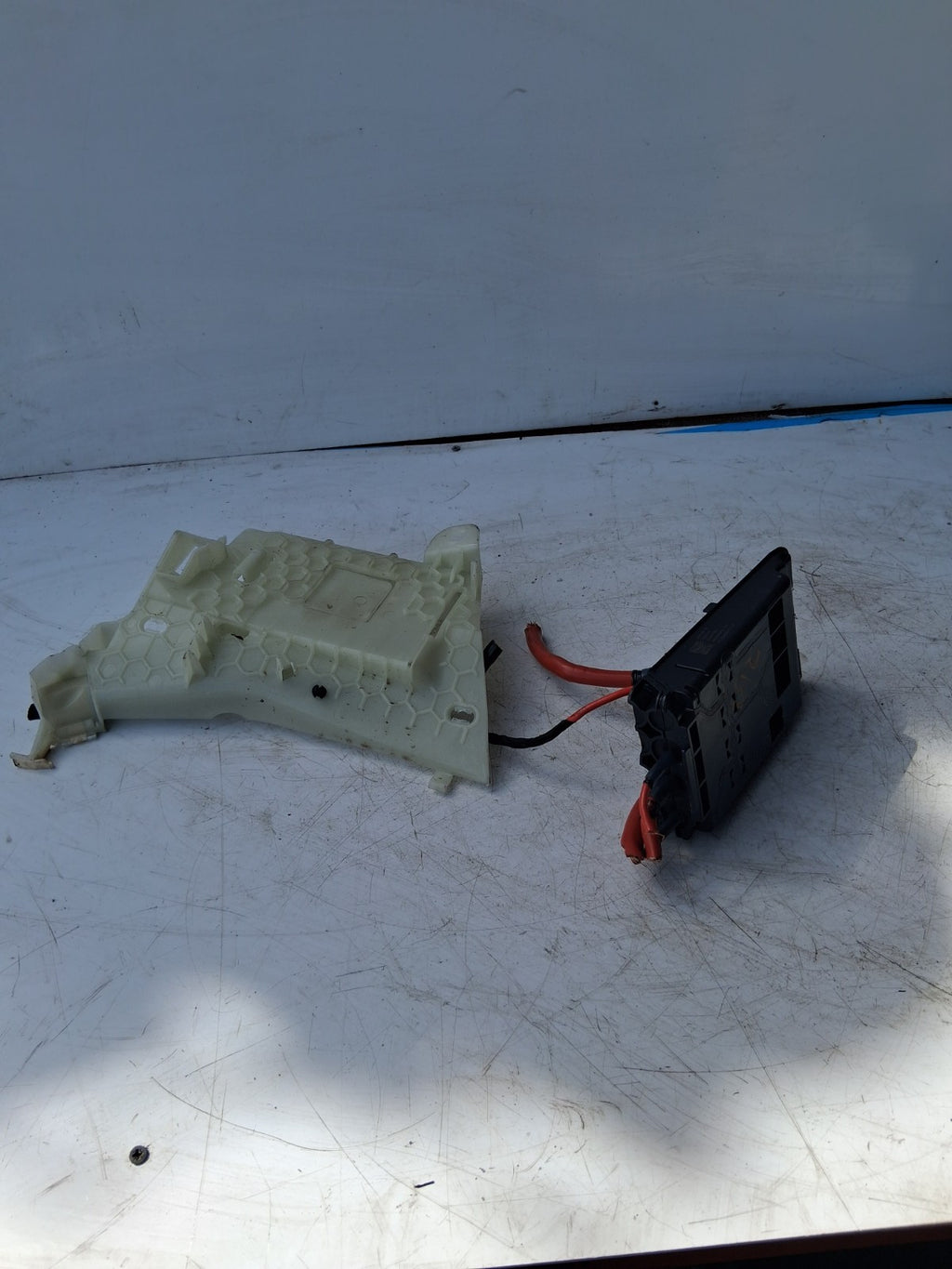 2024 BMW 2 SERIES BATTERY POSITIVE TERMINAL FUSE BOX 6822570