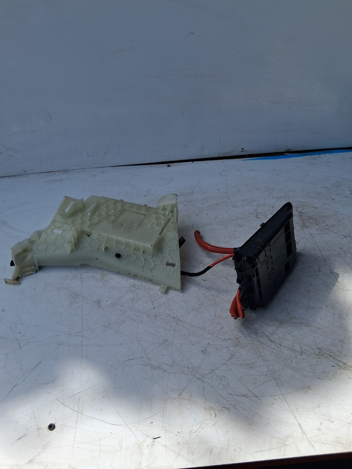2024 BMW 2 SERIES BATTERY POSITIVE TERMINAL FUSE BOX 6822570