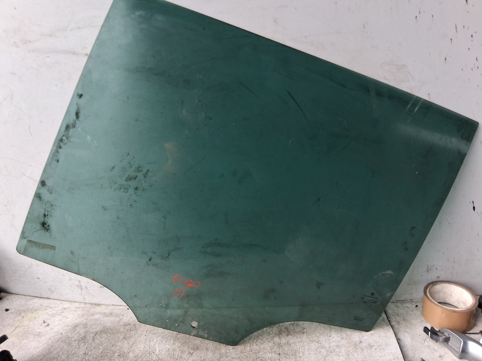 2017 VOLKSWAGEN PASSAT NSR PASSENGER SIDE REAR LEFT WINDOW GLASS 5G9845025A