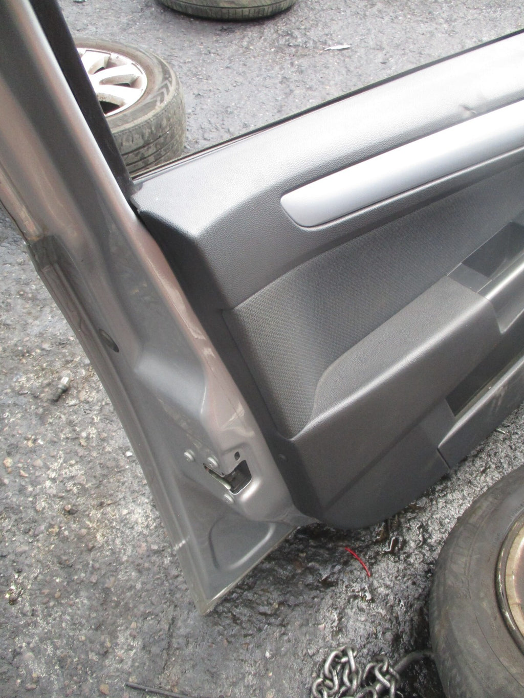 2005 VAUXHALL ASTRA H 3 DOOR NSF PASSENGER SIDE FRONT COMPLETE DOOR SILVER Z157