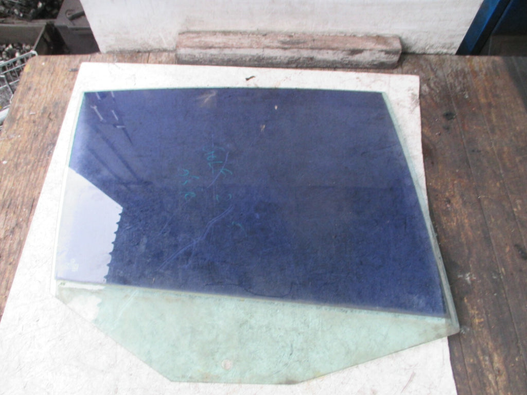 VOLKSWAGEN GOLF 2005  MK5 OSR REAR DRIVER SIDE WINDOW GLASS E143R001057