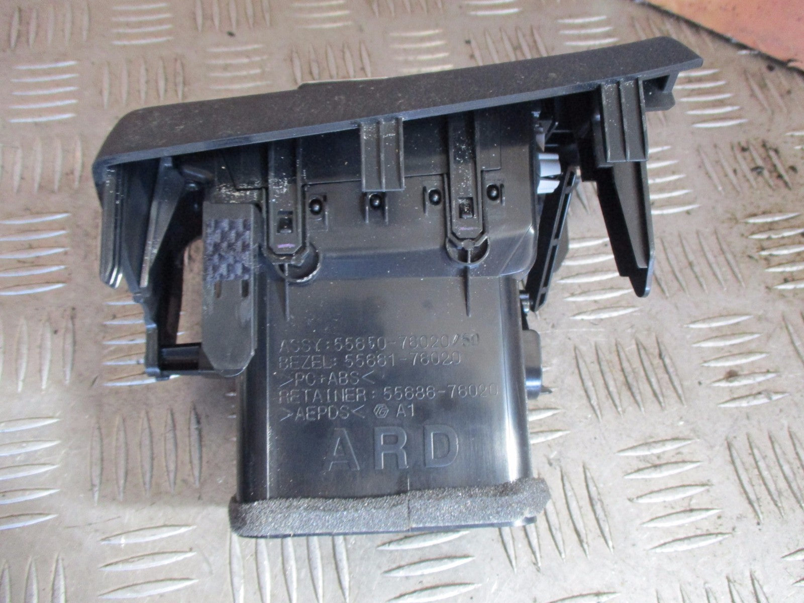 LEXUS CT200H 2014 DRIVER SIDE AIR VENT 55650 - 76020 / 50