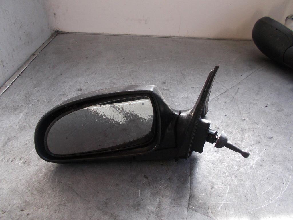 HYUNDAI ACCENT 2003 NS PASSENGER SIDE MANUAL WING MIRROR BLACK