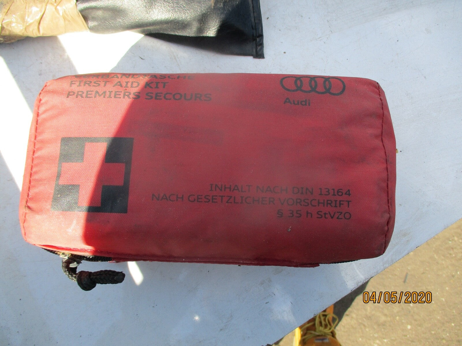 AUDI A3 A4 A6 S3 RS4 IN CAR FIRST AID EMERGENCY KIT 8F0860282 8F0 860 282