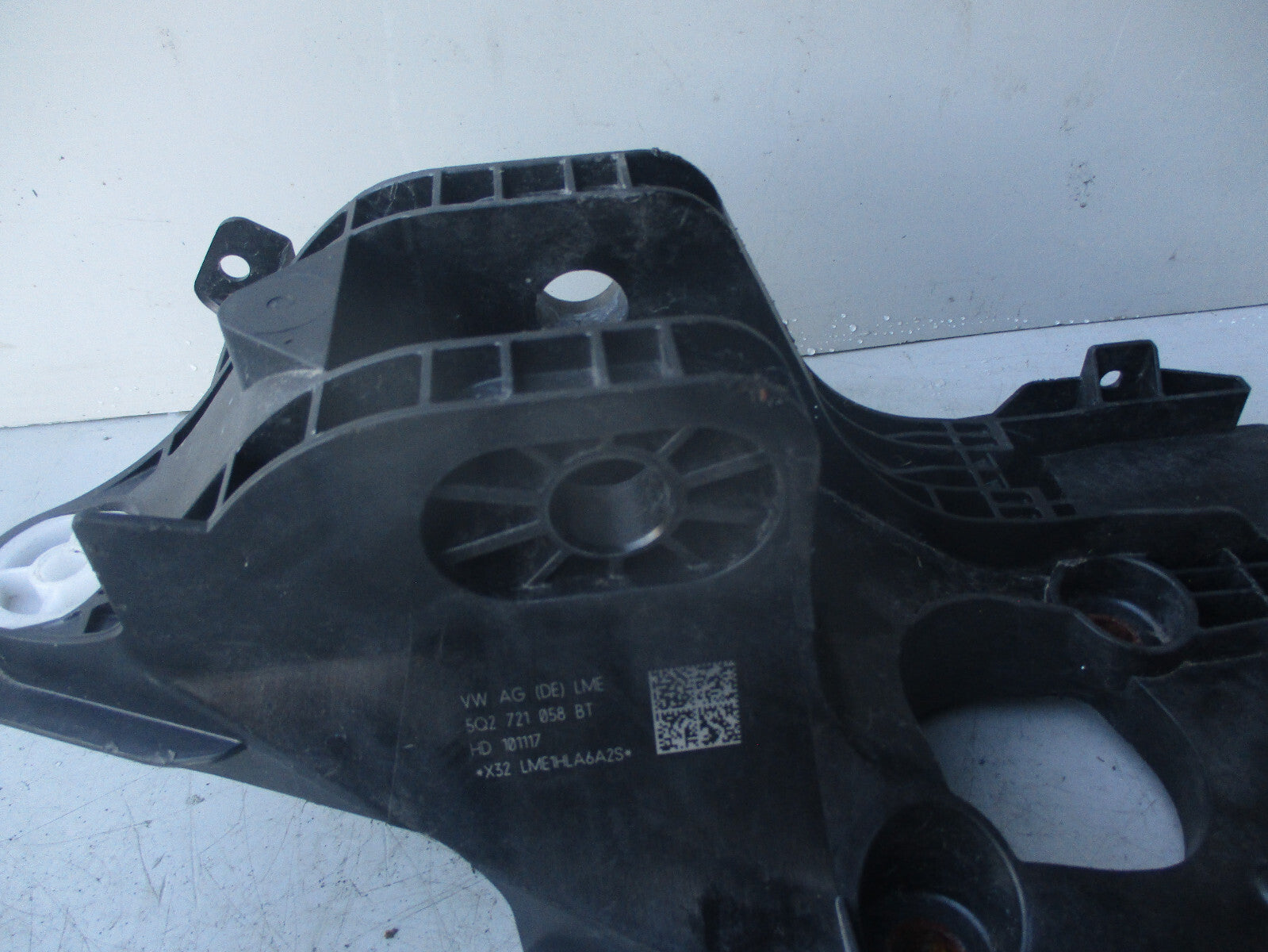 VOLKSWAGEN GOLF MK7 BRAKE PEDAL BRACKET ONLY 5Q2721058BT