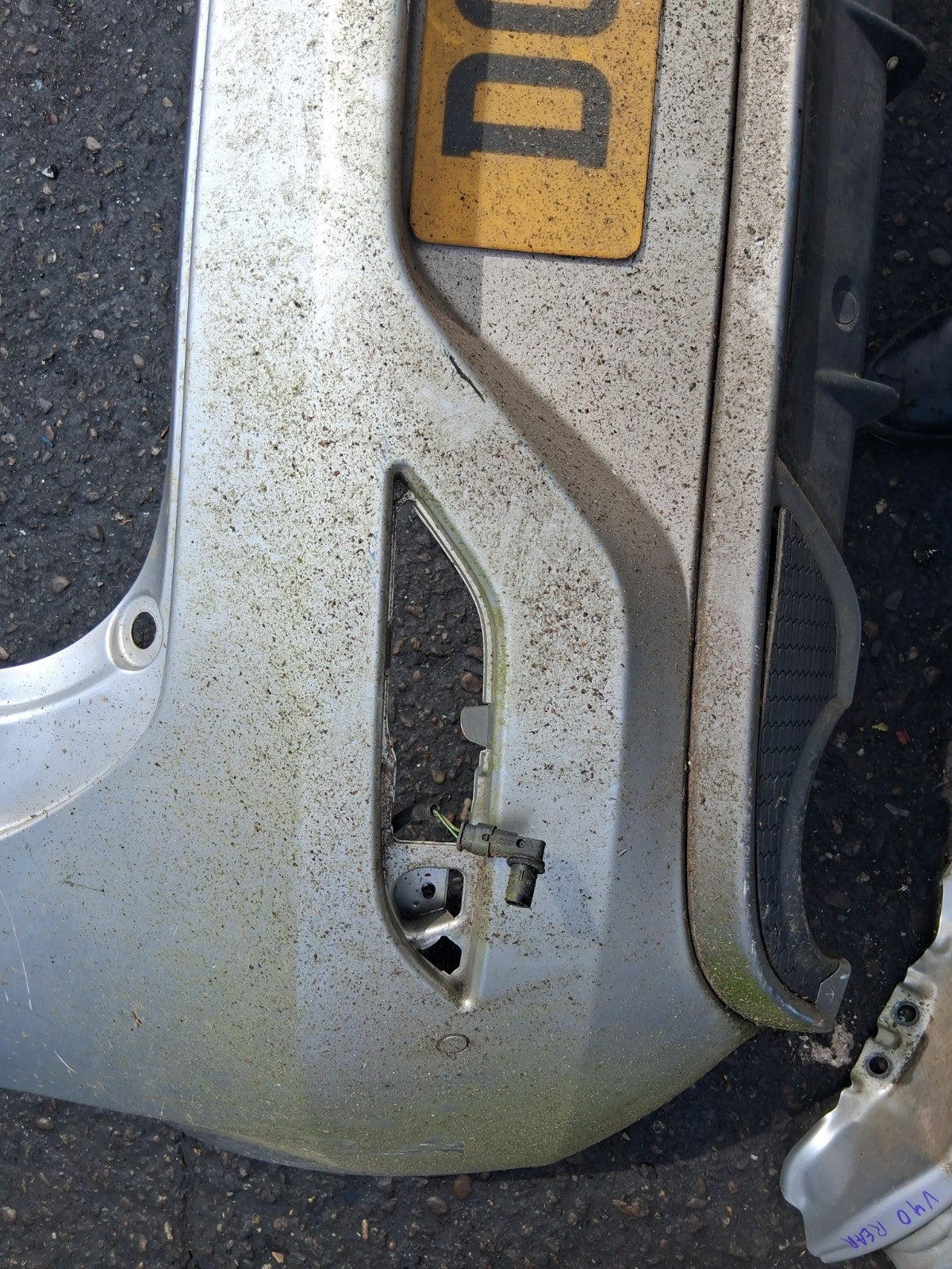 2015 VOLVO V40 D3 COMPLETE REAR BUMPER WITH PDC SENSOR SILVER