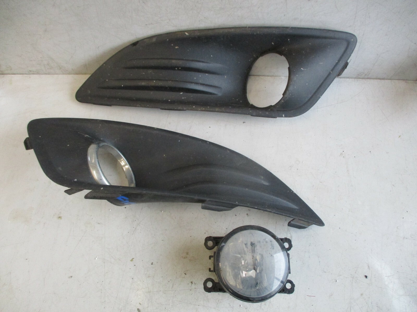 FORD FIESTA MK7 7.5 2014 FRONT BUMPER GRILL 2 X GRILLS 1 X FOG LIGHT 2N1115201AB