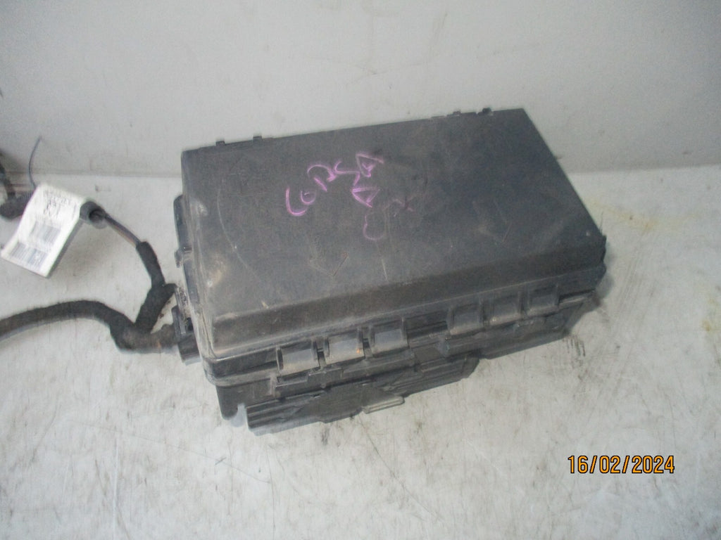 VAUXHALL CORSA D 2010 UNDER BONNET ENGINE BAY FUSE BOX 13217392