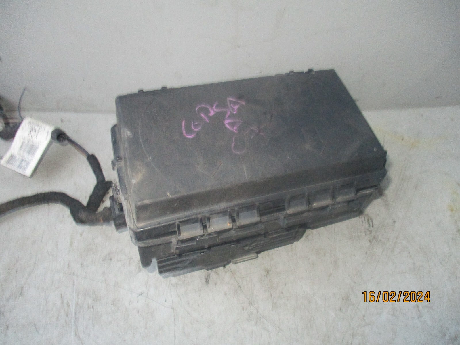 VAUXHALL CORSA D 2010 UNDER BONNET ENGINE BAY FUSE BOX 13217392