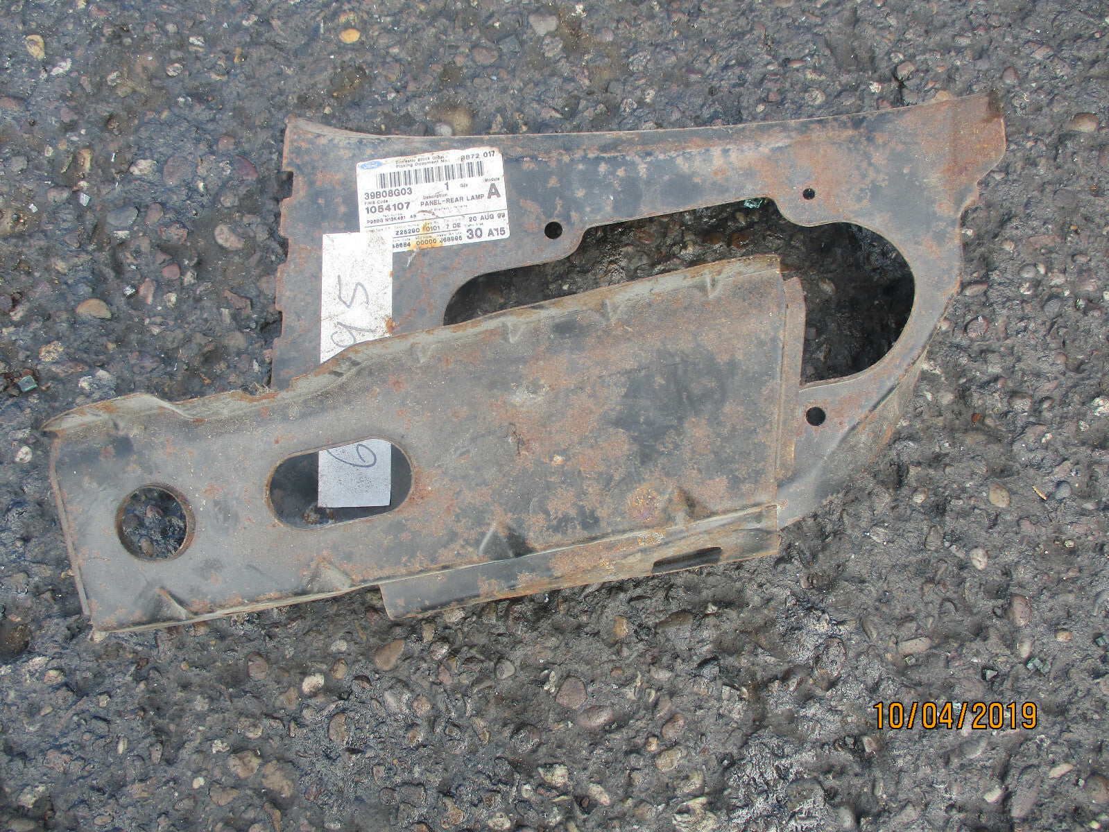 FORD MONDEO MK1 GENUINE N.O.S 1992 - 1996 REAR LAMP PANEL P96BG-N13K461-AB