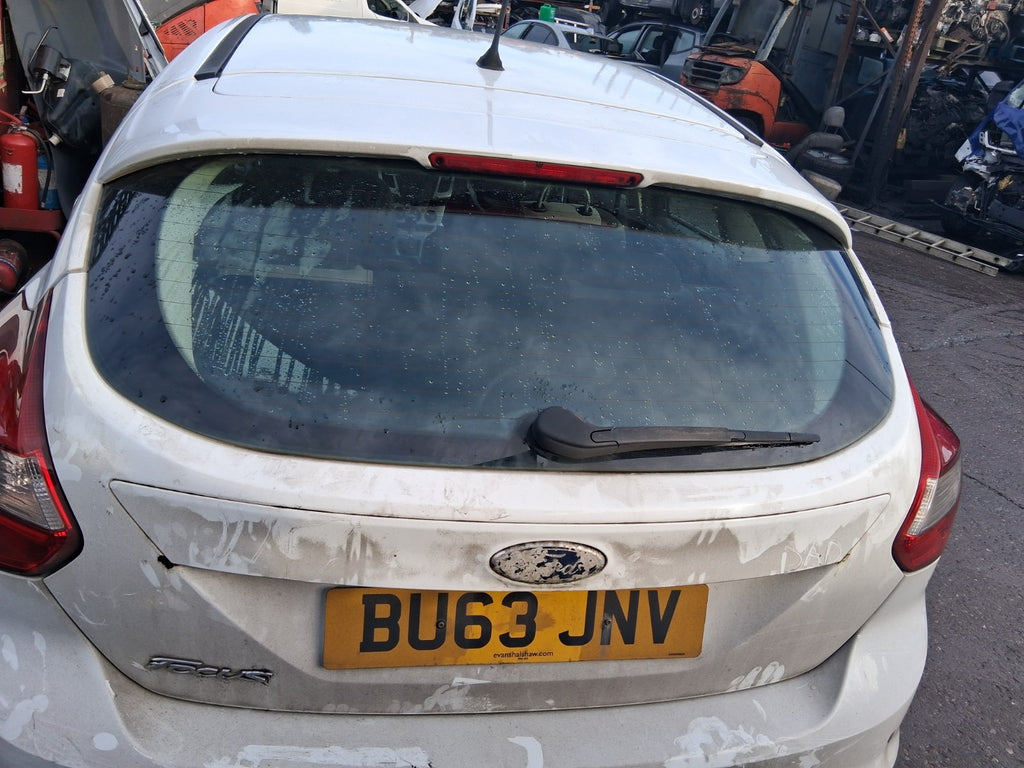 2013 FORD FOCUS MK3 HATCHBACK REAR COMPLETE TAILGATE BOOTLID FROZEN WHITE Z2