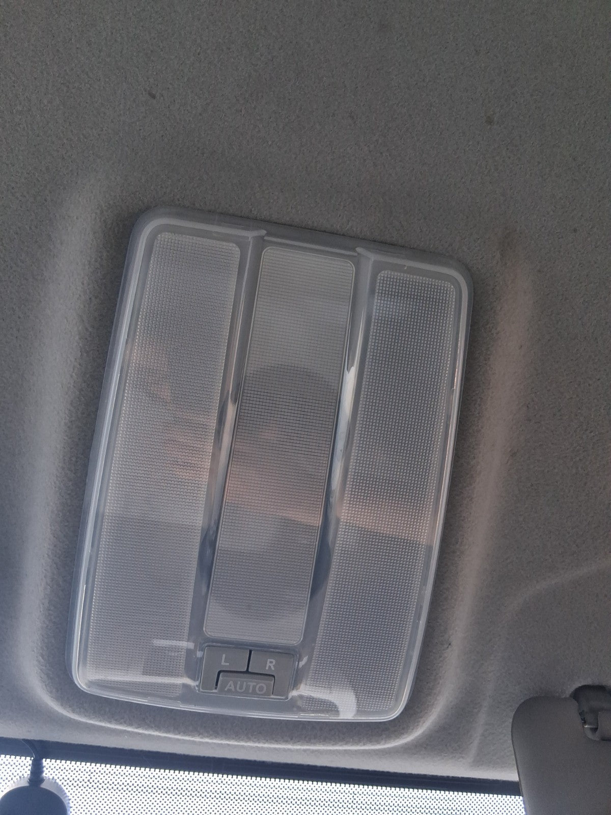 2020 SAIC LDV V80 FRONT INTERIOR ROOF READING COURTESY LIGHT
