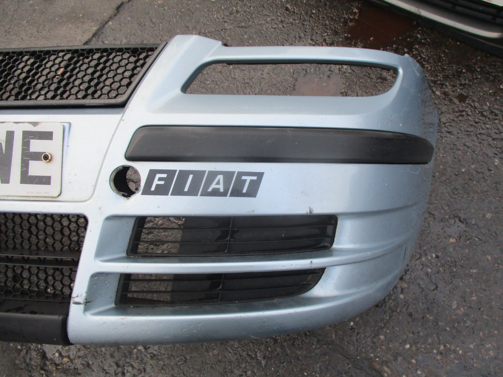 FIAT ULYSSE MPV 2004 COMPLETE FRONT PLASTIC BUMPER GRILL GRILLS TRIM BLUE DEFECT