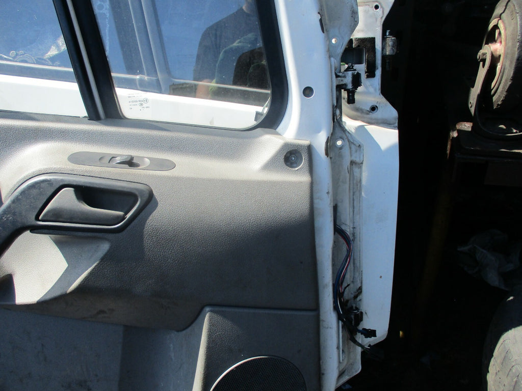 MERCEDES SPRINTER MK2 DOOR NSF PASSENGER SIDE FRONT DOOR WHITE