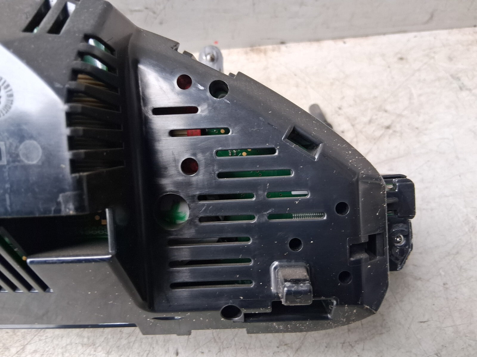 2004 MERCEDES E CLASS W211 SPEEDOMETER INSTRUMENT CLUSTER A2115400847