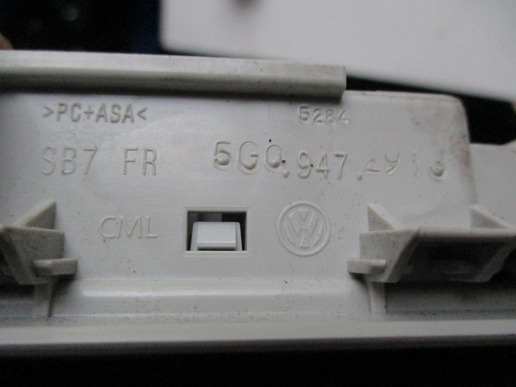 VW VOLKSWAGEN GOLF MK7 2015 INTERIOR READING MAP ROOF CEILING LIGHT 5G0947291