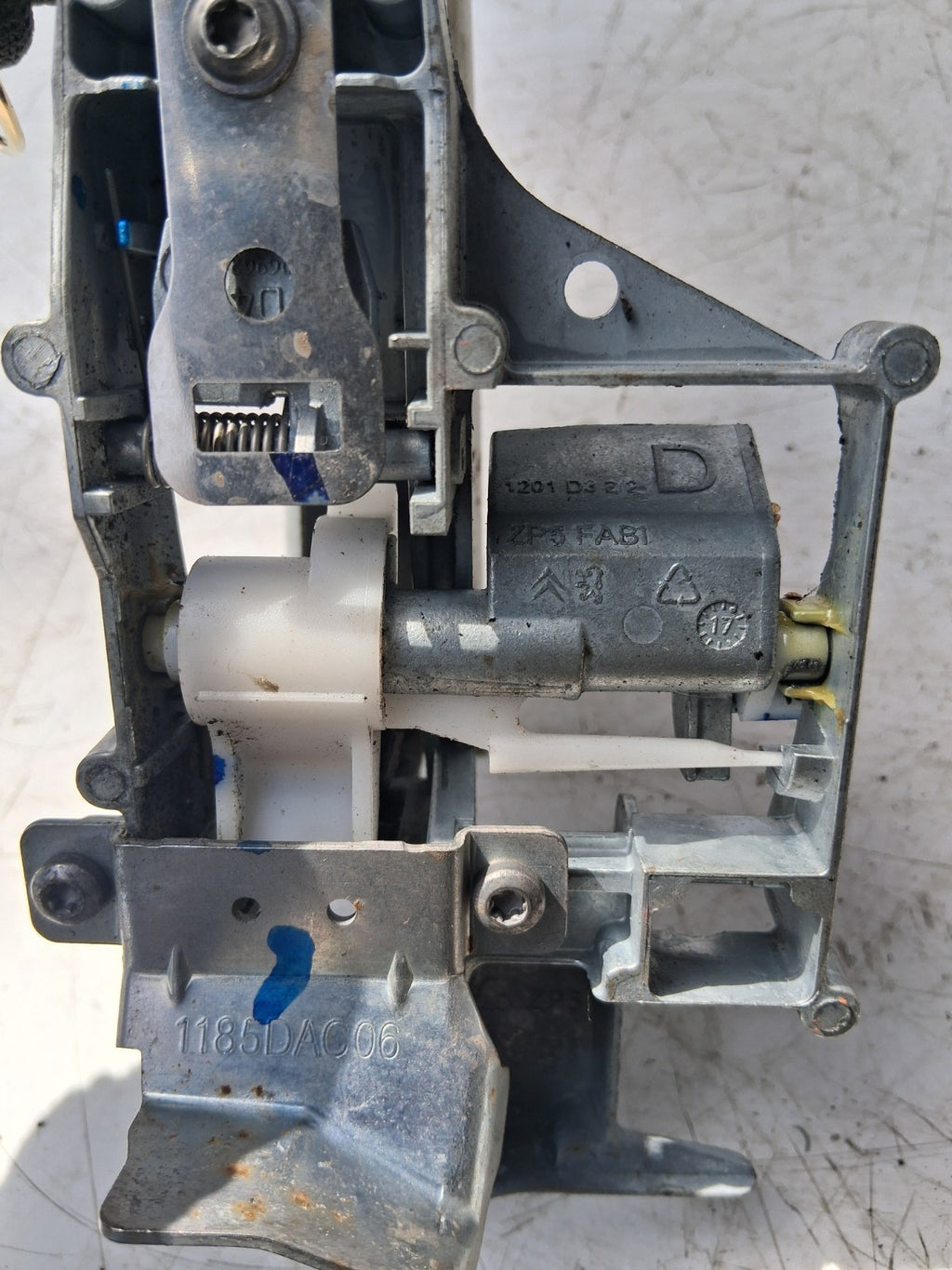2012 PEUGEOT 208 EXTERIOR DOOR HANDLE 1185DAC06