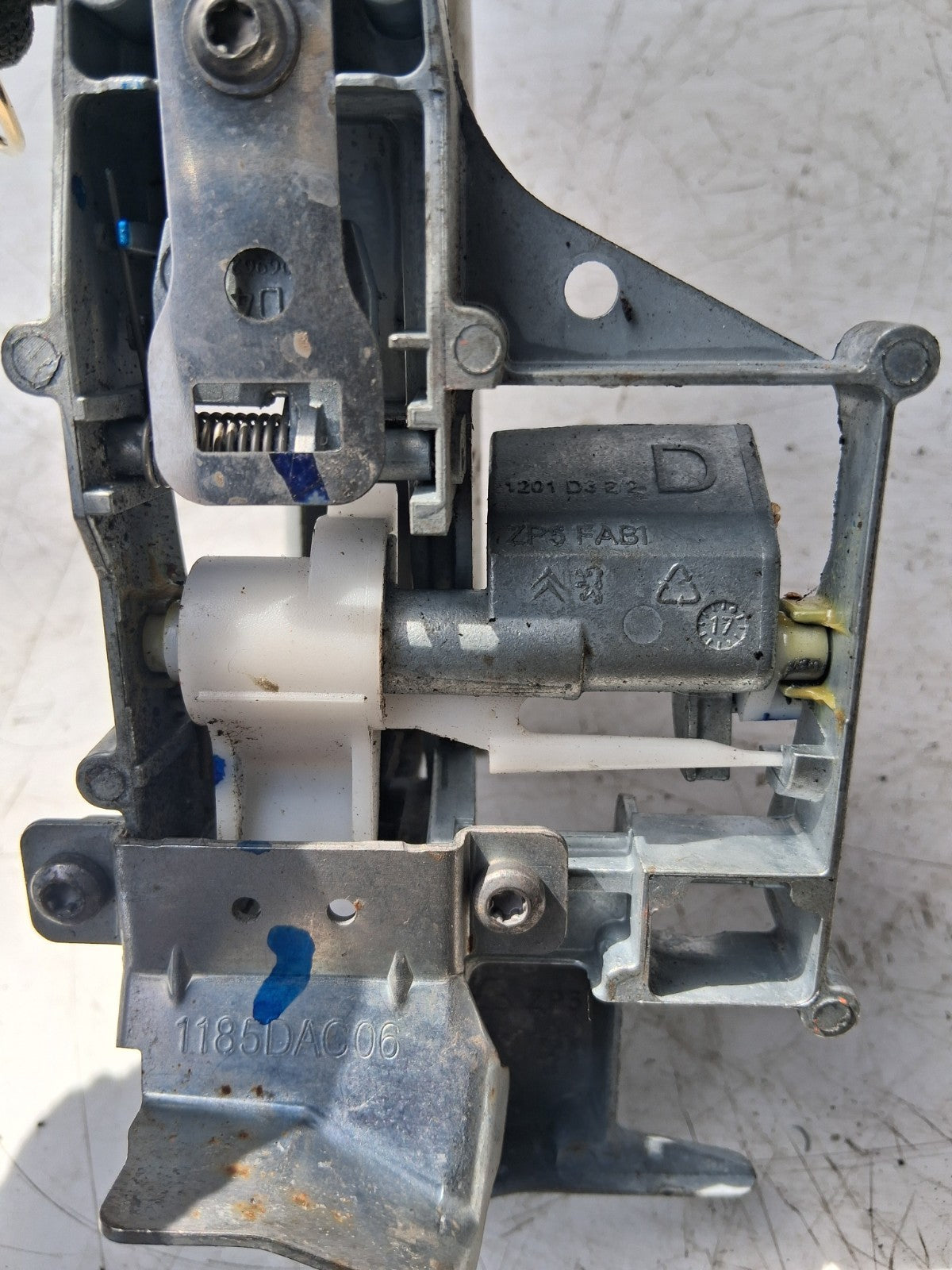 2012 PEUGEOT 208 EXTERIOR DOOR HANDLE 1185DAC06