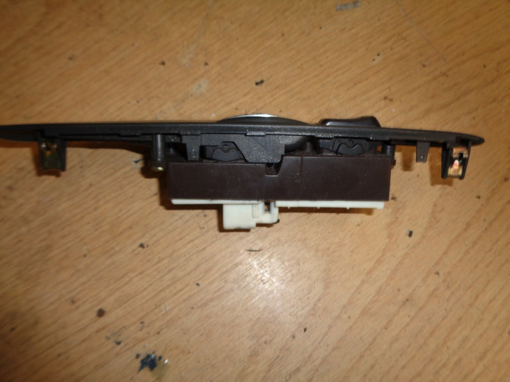 TOYOTA YARIS MK1 2002 DRIVER SIDE WINDOW GLASS SWITCH