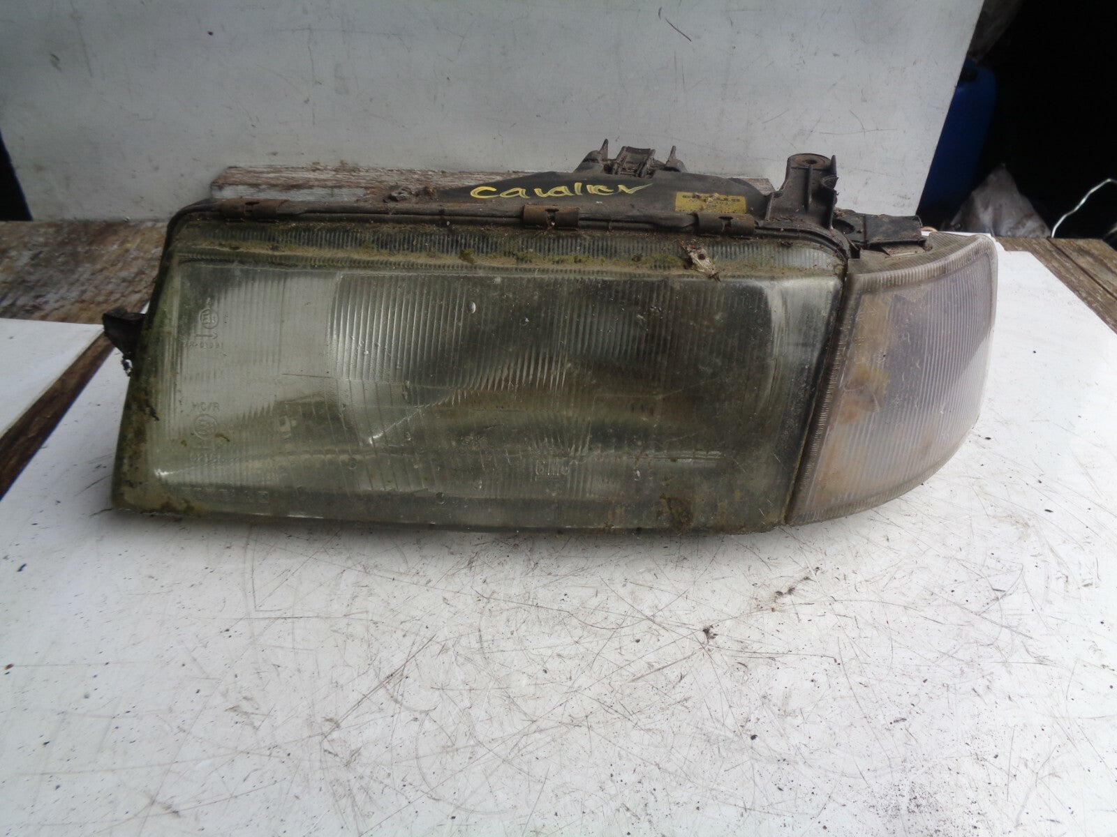 VAUXHALL CAVALIER MK2 1981-1988 PASSENGER NEAR SIDE HEADLIGHT 90307677