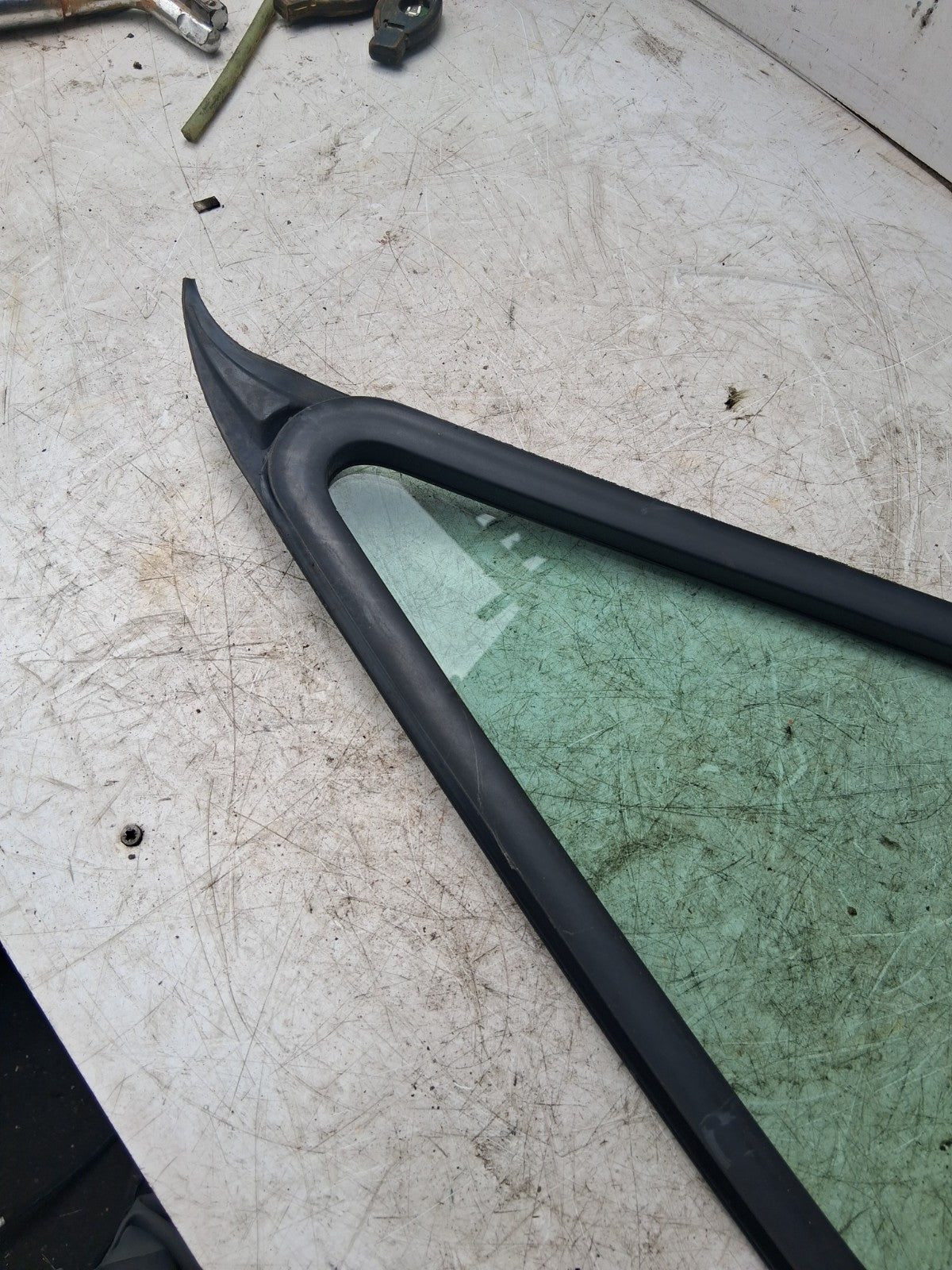 2020 MERCEDES BENZ SPRINTER W907 OSF DRIVER SIDE FRONT RIGHT QUARTER GLASS