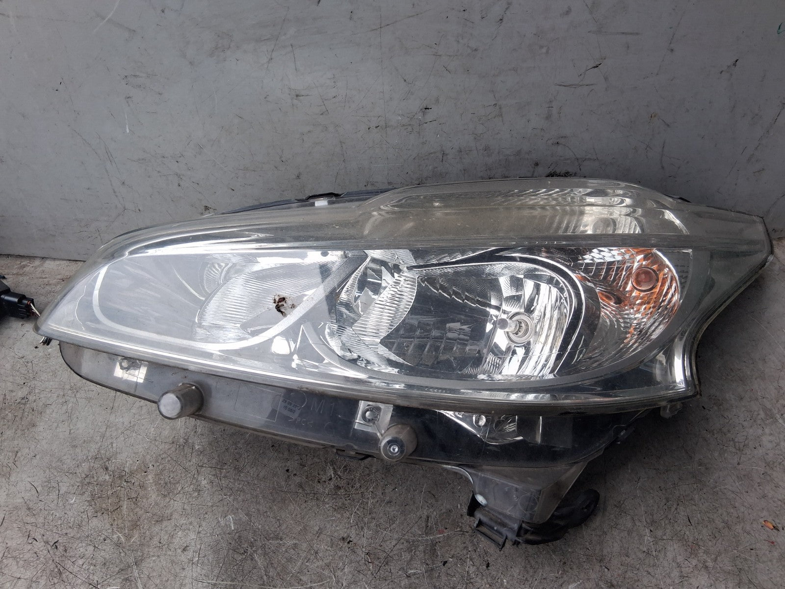 2012 PEUGEOT 208 NSF PASSENGER SIDE FRONT LEFT HEADLIGHT 9802221980