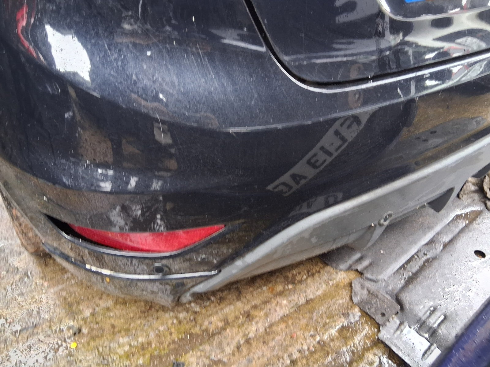 2014 FORD FIESTA MK7 REAR COMPLETE BUMPER PDC SENSORS PANTHER BLACK METALLIC DC