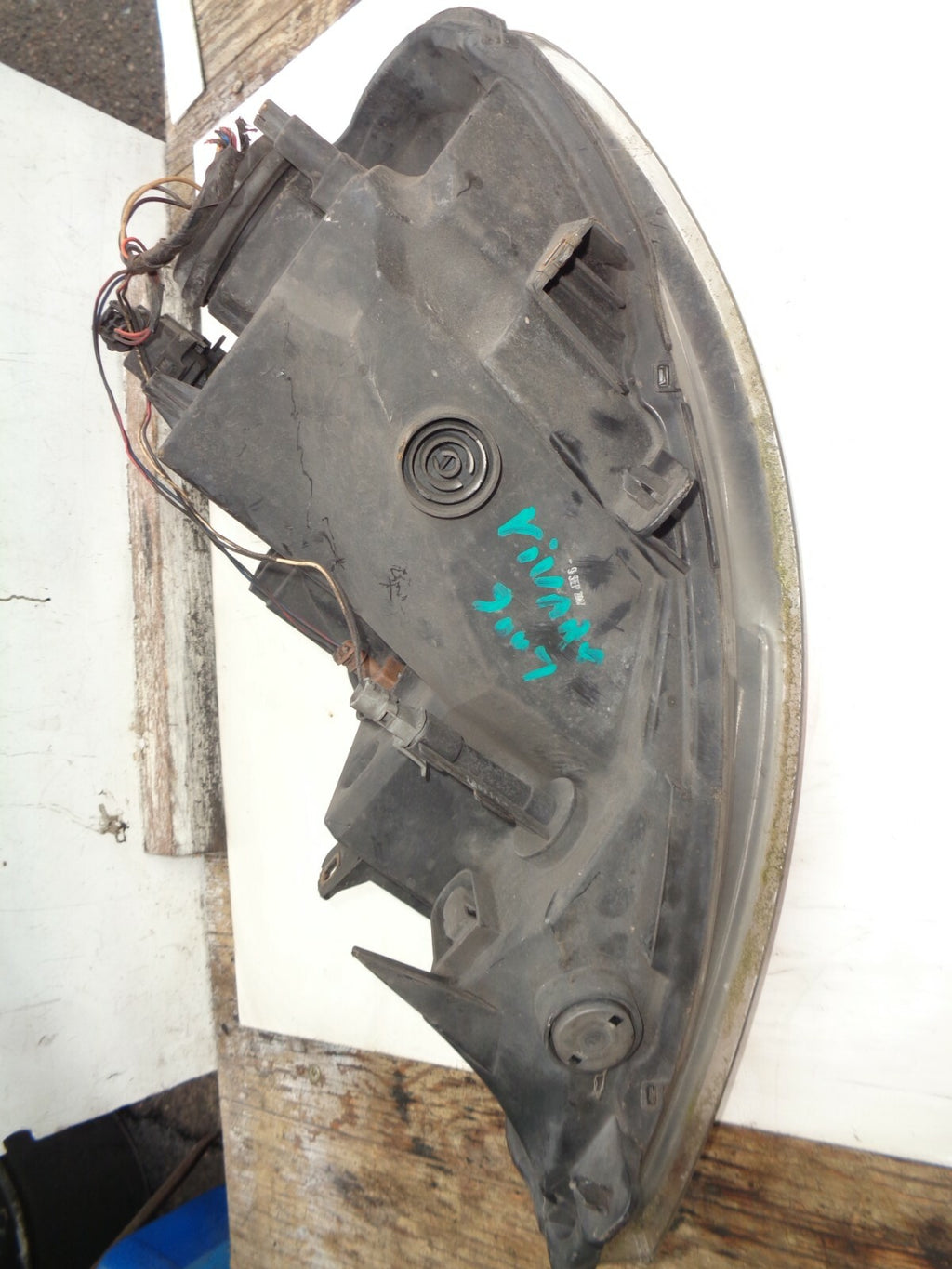 VAUXHALL VIVARO MK1 2007 OS DRIVER SIDE HEADLIGHT 8200701361