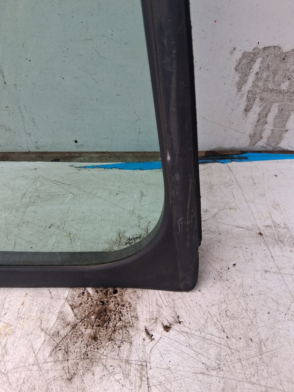 2020 MERCEDES BENZ SPRINTER W907 OSF DRIVER SIDE FRONT RIGHT QUARTER GLASS