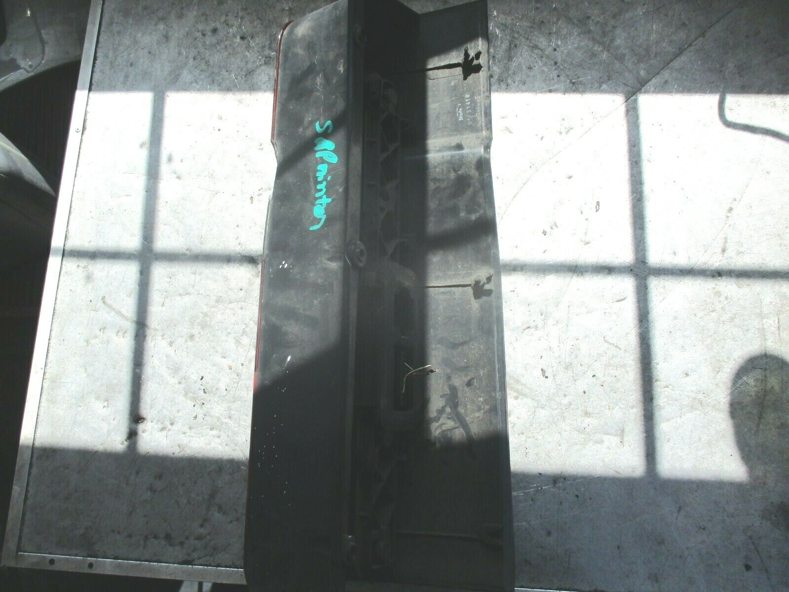 MERCEDES SPRINTER NSR PASSENGER SIDE REAR LIGHT REAR LEFT DAMAGED