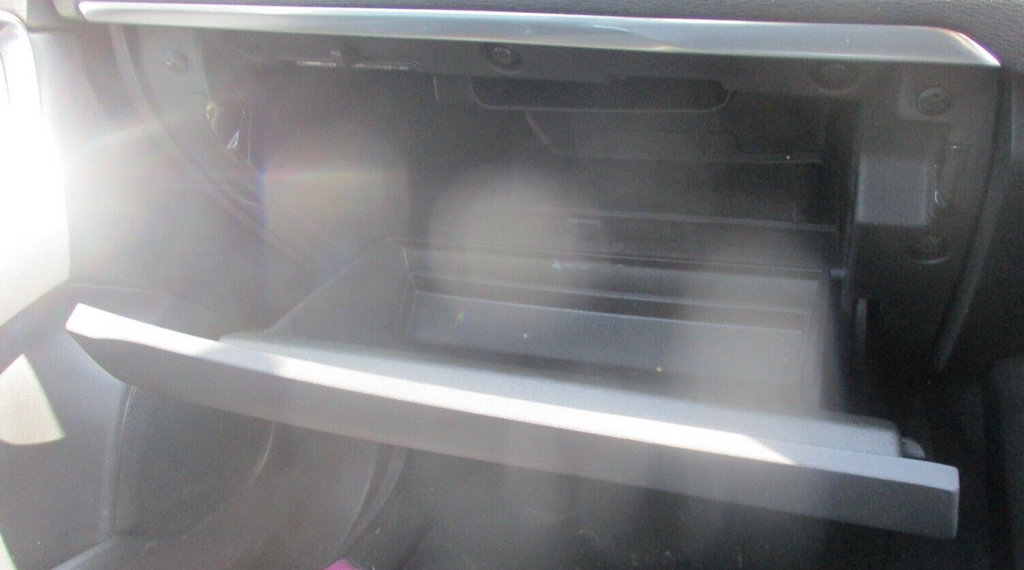 2016 VOLVO V40 R DESIGN STORAGE GLOVE BOX COMPARTMENT
